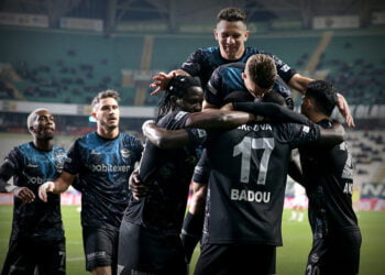 10 kişi kalan Adana Demirspor, Konya’da 2 golle 3 puanı aldı