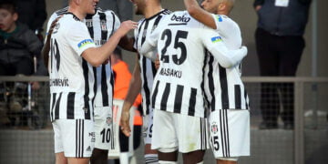 Beşiktaş deplasmanda Ümraniyespor’u 2 golle geçti
