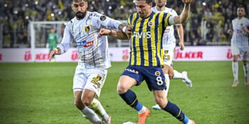 Fenerbahçe evinde İstanbulspor engeline takıldı