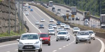 Tatilcilerin dönüş yolculuğu başladı