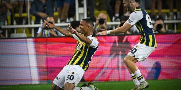 Fenerbahçe evinde 3 golle kazandı