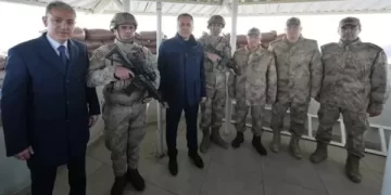 Bakan Yerlikaya, Dibek Jandarma Üs Bölgesini ziyaret etti