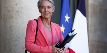 Fransa Başbakanı Elisabeth Borne istifa etti