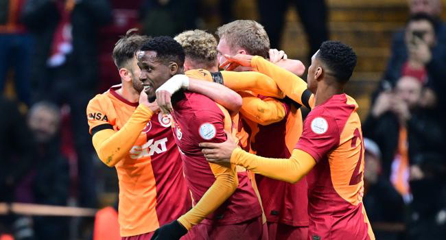 Galatasaray evinde Kayserispor’u iki golle geçti