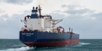 İran, yabancı bayraklı yakıt tankerine el koydu