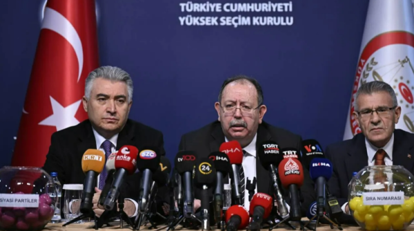 Partilerin oy pusulasındaki yerleri için kura çekildi: AK Parti 1. sırada yer aldı