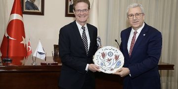 AB Türkiye Delegasyonu Lideri Büyükelçi Nikolaus Meyer- Landrut, Ege Üniversitesini ziyaret etti