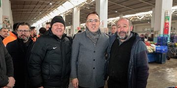 AK Parti heyetinden pazar ziyareti