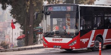 Ata’nın kelamları İzmir’de otobüsleri süsledi