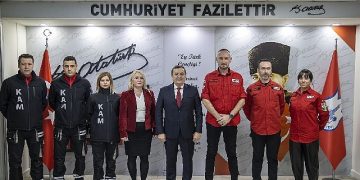 Batur’dan AKUT’a teşekkür plaketi