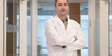 Birinci dişlerin çıkmasıyla birlikte diş fırçalama alışkanlığı edinilmeli