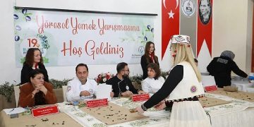 Burhaniye’de Zeytinyağlı Lezzetler Yarıştı