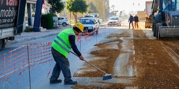 Büyükşehir Belediyesi Varsak’ta eski içme suyu sınırını yeniliyor
