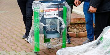 Büyükşehir’den Çakırlar’daki üreticilere makine hibesi