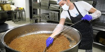 Büyükşehir’in 3 başka aşevinden gereksinim sahiplerine sıcak yemek