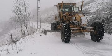Canik Belediyesi, kar yağışına karşı çalışmalarına aralıksız devam ediyor.