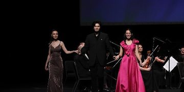 Çev sanat’ın “100. yıl cumhuriyet konseri”nde genç sanatkarlar, keman virtüözü Maxim Vengerov’la sergiledikleri performansla dinleyicileri büyülediler