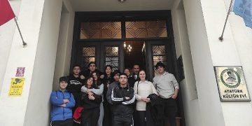 Edremit Belediyesi öğrencileri kültür ve tarihle buluşturuyor