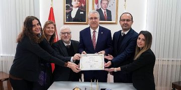 Ege Üniversitesinin Greenmetric Muvaffakiyet Sertifikası Rektör Prof. Dr. Budak’a takdim edildi