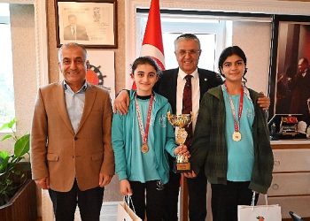 Genç masa tenisi atletlerinden Lider Topaloğlu’na ziyaret