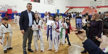 Gölcük belediyespor atletleri jenerasyon atlama coşkusu yaşadı