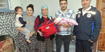 Güzel geldin Bebek İle Yüzler Gülüyor