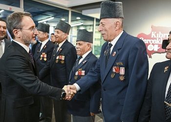 İrtibat Lideri Altun, “Kıbrıs Gerçekleri” standını ziyaret etti