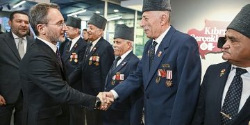 İrtibat Lideri Altun, “Kıbrıs Gerçekleri” standını ziyaret etti