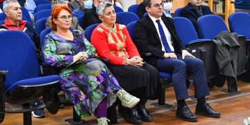 İzmir’de Cumhuriyet demokrasi ve siyaset konuşuldu