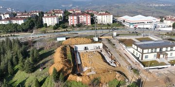 İzmit Ayazma Mahallesi futbol alanı devam