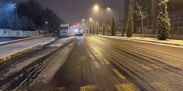 Kar yağışı ile birlikte belediye grupları teyakkuza geçti