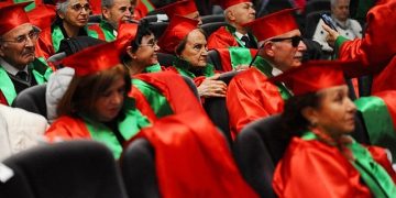 Karşıyaka 3 Yaş Üniversitesi’nde mezuniyet coşkusu