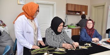 Kartepeli bayanlardan filografi ve dkiş nakış kursuna büyük ilgi