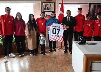Kemer Belediyespor’dan Lider Topaloğlu’na ziyaret