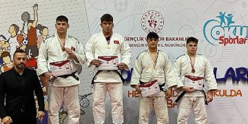 Kemerli judocular madalya ile döndü