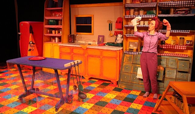 Kent Tiyatroları bir gün Ayakkabımın teki oyunuyla Silivri’de