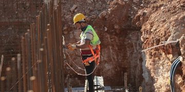 Kepez-Santral Mahallesi Kapalı Pazar Yeri inşaatı süratle yükseliyor