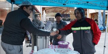 Kocaeli Büyükşehir pazarcı esnafının içini ısıttı