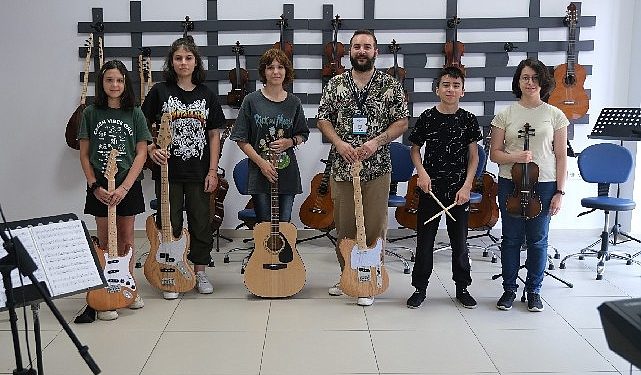 Kocaeli Büyükşehir’in merkezleri gençliğe kıymet katıyor