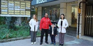 Küçük Berat’a Türk Kızılay’dan İşitme Aygıtı