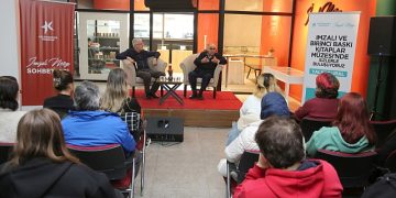 Küçükçekmece’de imzalı müze sohbetlerine Yalvaç Ural konuk oldu