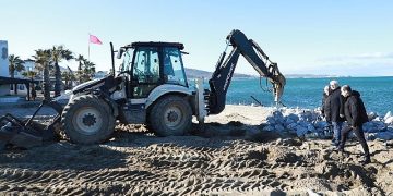 Lider Deveciler Duyarsız Kalmadı Ören Plajı’nda Yapılan Beton Seti Yıktı
