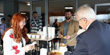Lider Erdem’den öğrencilere çorba ikramı