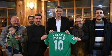 Lider Kocaman, şampiyon hemşeri derneğini tebrik etti