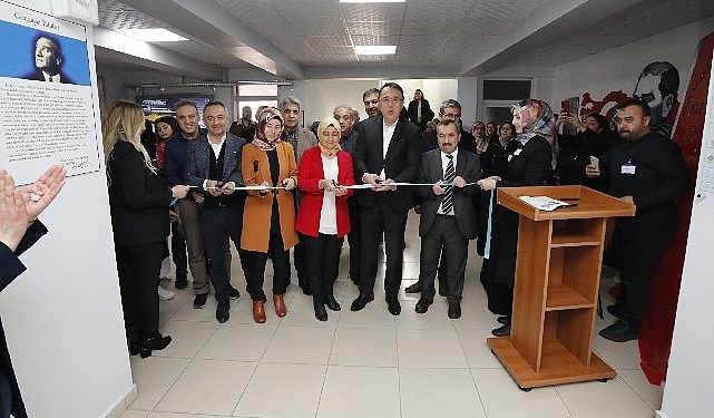 Lider Savran osmanlı türkçesi kolay metinler kurs standı açılışına katıldı