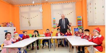 Lider Selvitopu miniklerin yeni yılını kutladı