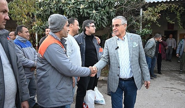 Lider Topaloğlu belediye çalışanının yeni yılını kutladı