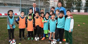 Lider Topaloğlu, geleceğin futbolcularıyla bir ortaya geldi