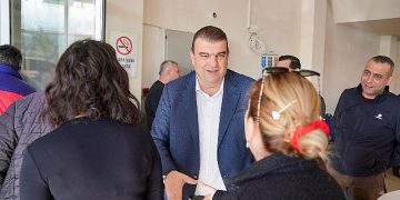 Lider Yetişkin belediye çalışanlarının yeni yılını kutladı