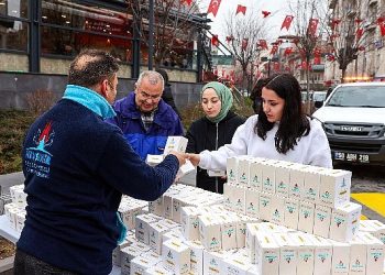Nevşehir Belediyesi’nden vatandaşlara kandil simidi ikramı